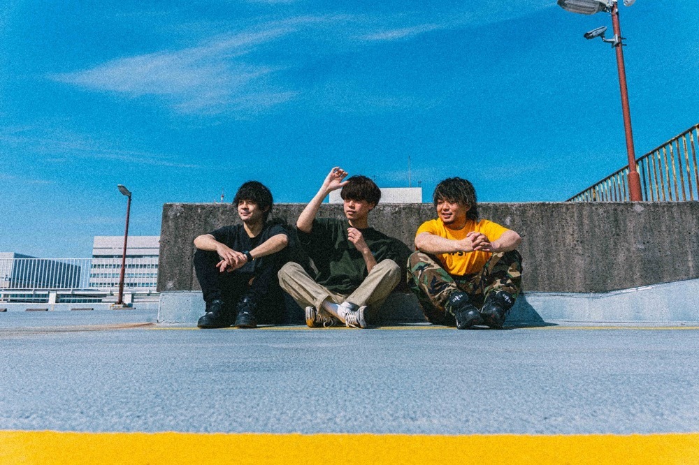 NEWS】KUZIRA、「Bang For Your Buck」のゲスト発表＆4月に「There She